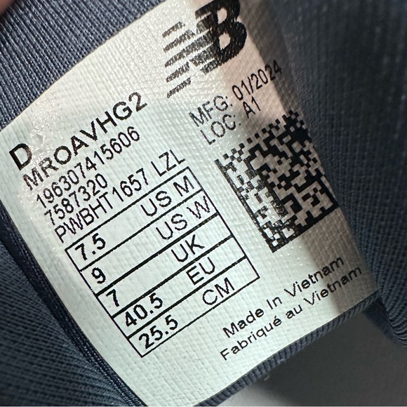 Used New Balance Gray Sneakers - Picture 7 of 7